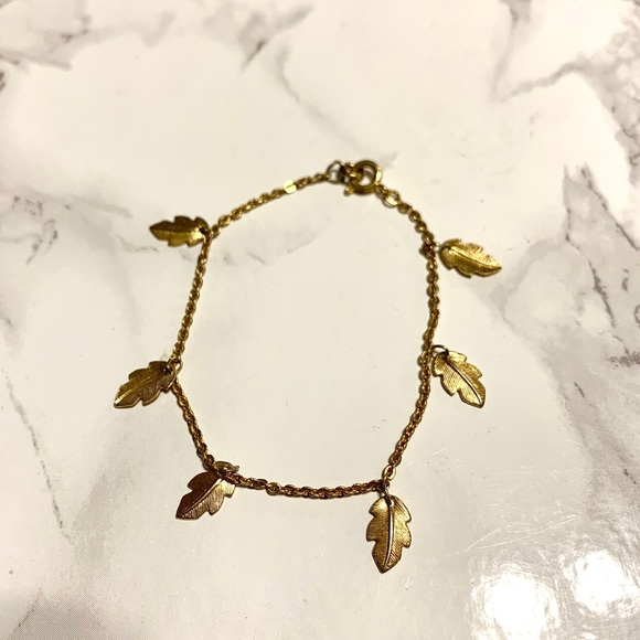 Gold tone delicate leaf bracelet - Picture 2 of 2